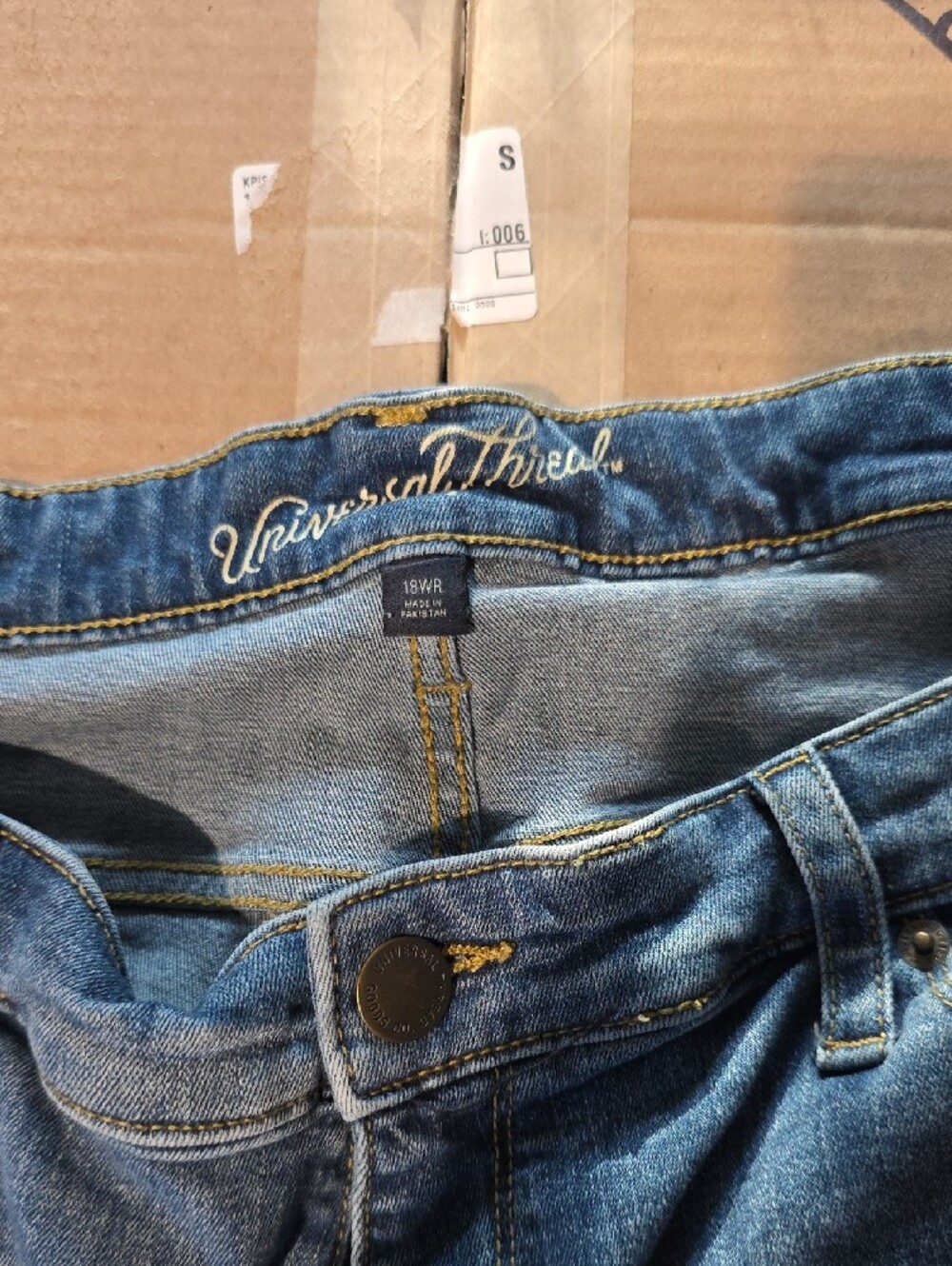 Universal Thread Blue High-Rise Denim Shorts with Contrast Stitching - Picture 2 of 2